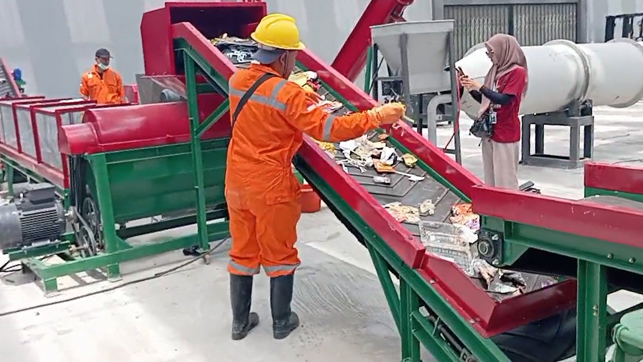 pemilahan sampah conveyor feeder